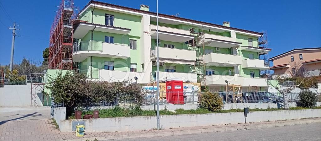 appartamento in vendita a Città Sant'Angelo in zona Fonte Umano
