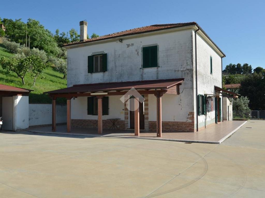 casa indipendente in vendita a Città Sant'Angelo