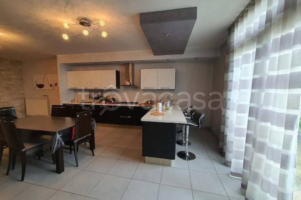 casa indipendente in vendita a Città Sant'Angelo