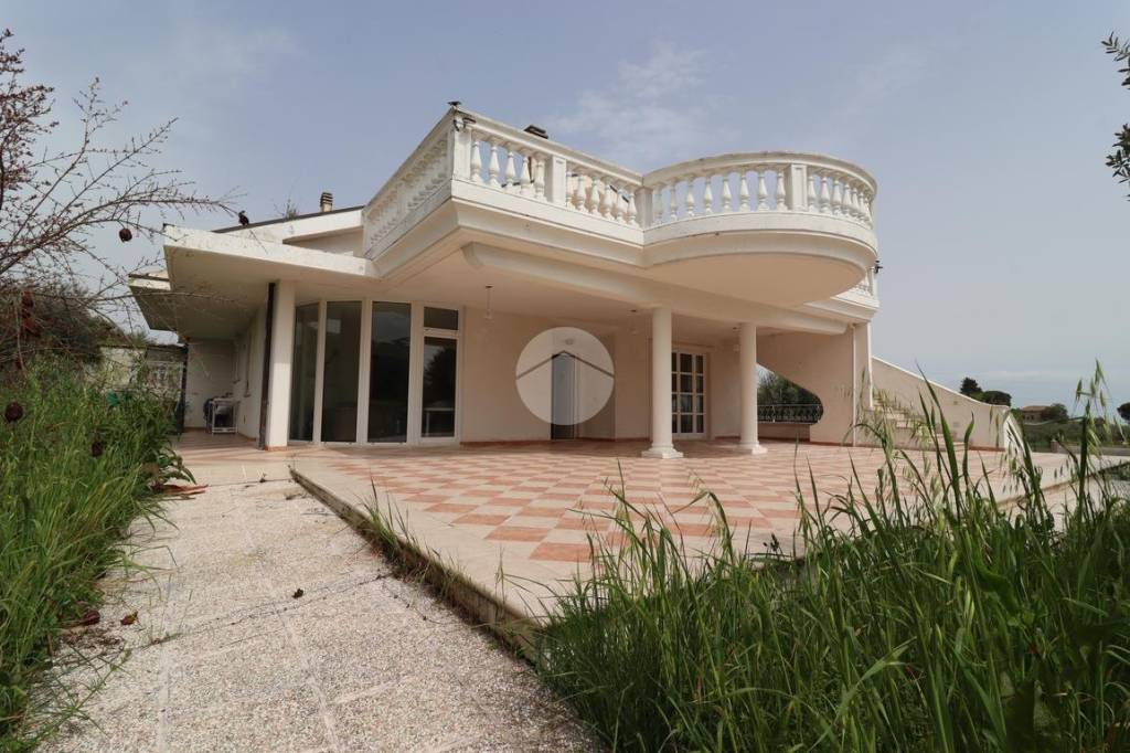 casa indipendente in vendita a Città Sant'Angelo