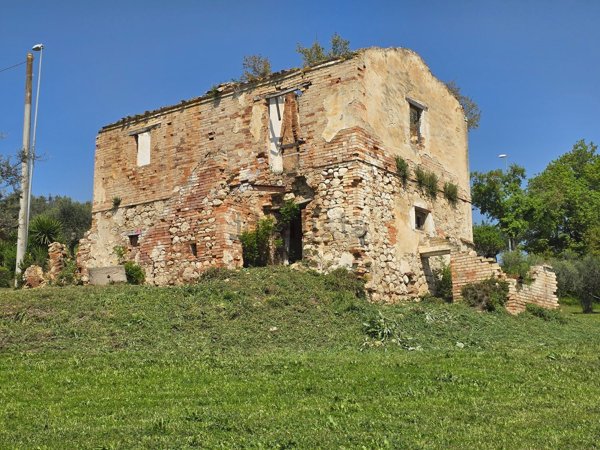 pentavano in vendita a Città Sant'Angelo