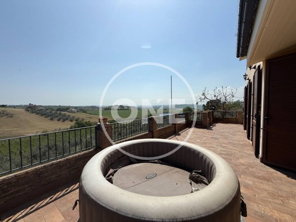 casa indipendente in vendita a Città Sant'Angelo in zona Sant'Agnese