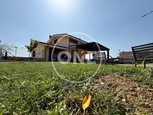 casa indipendente in vendita a Città Sant'Angelo in zona Sant'Agnese