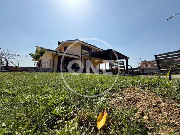 casa indipendente in vendita a Città Sant'Angelo in zona Sant'Agnese