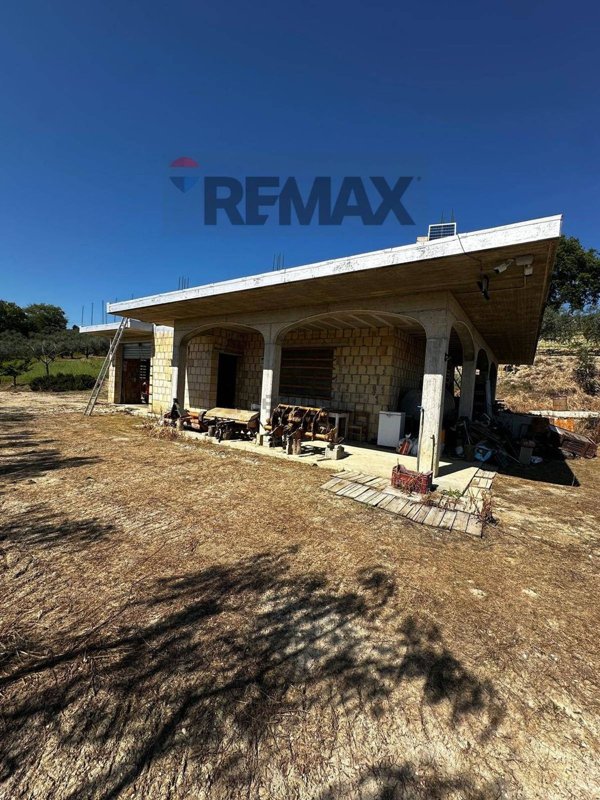 casa indipendente in vendita a Città Sant'Angelo