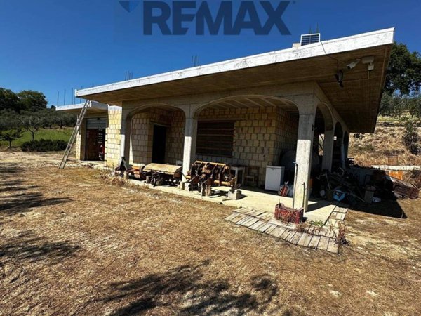 casa indipendente in vendita a Città Sant'Angelo