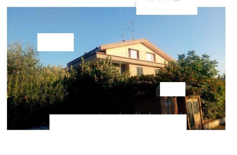 casa indipendente in vendita a Città Sant'Angelo