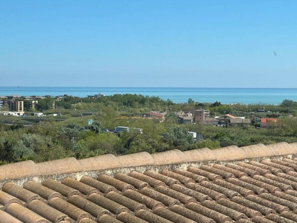 appartamento in vendita a Città Sant'Angelo in zona San Martino