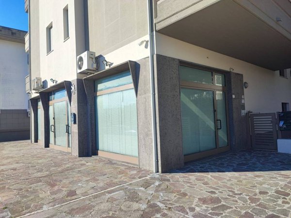 locale commerciale in vendita a Città Sant'Angelo