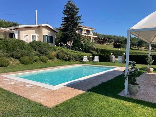 casa indipendente in vendita a Città Sant'Angelo