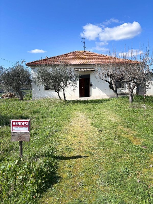 casa indipendente in vendita a Città Sant'Angelo