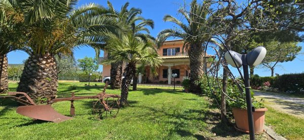 casa indipendente in vendita a Città Sant'Angelo in zona Gaglierani