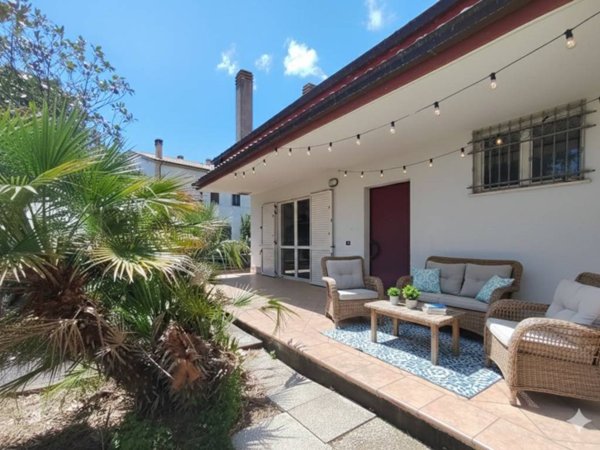 casa indipendente in vendita a Città Sant'Angelo in zona Gaglierani