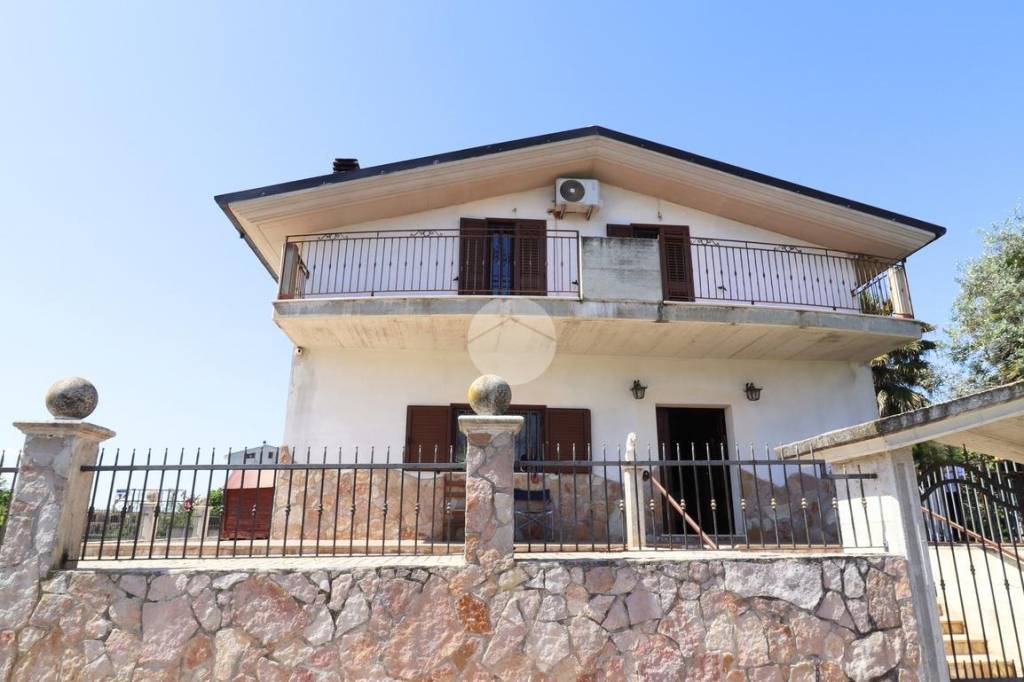 casa indipendente in vendita a Città Sant'Angelo