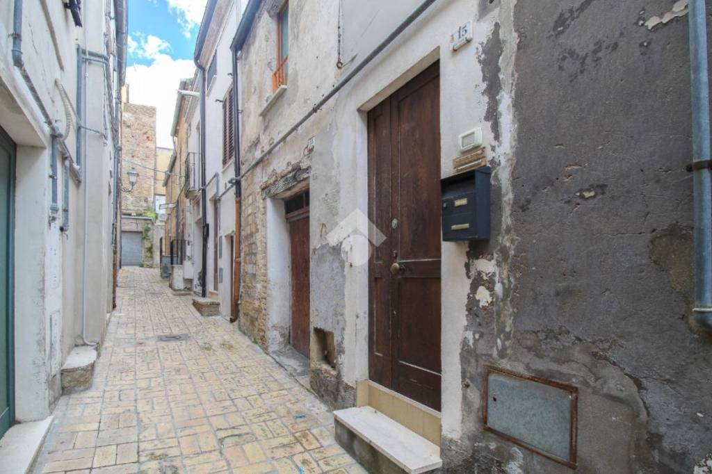 appartamento in vendita a Città Sant'Angelo in zona Annunziata
