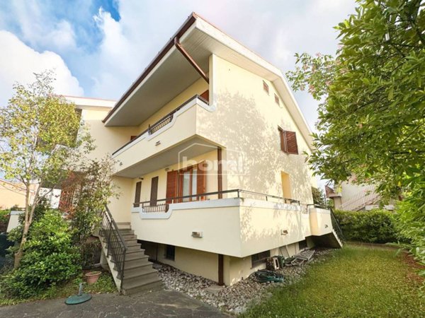 casa indipendente in vendita a Città Sant'Angelo