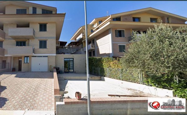 casa indipendente in vendita a Città Sant'Angelo in zona San Martino