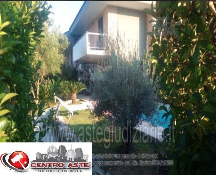 casa indipendente in vendita a Città Sant'Angelo in zona San Martino