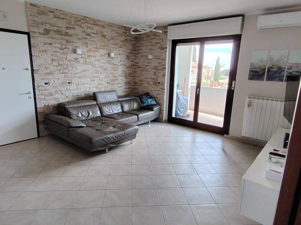 appartamento in vendita a Città Sant'Angelo in zona San Martino