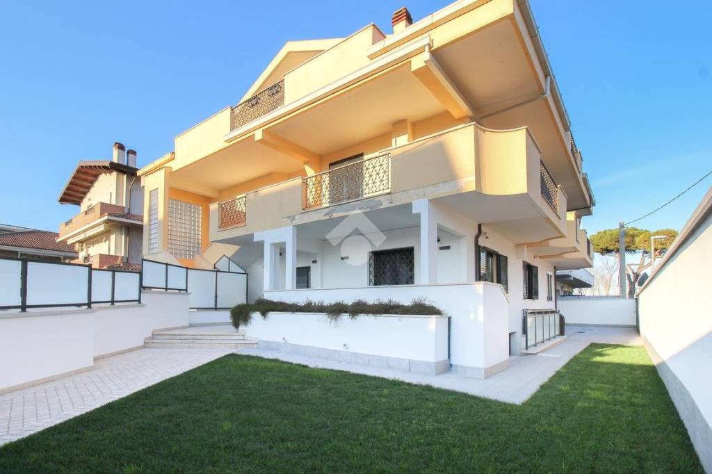 casa indipendente in vendita a Città Sant'Angelo