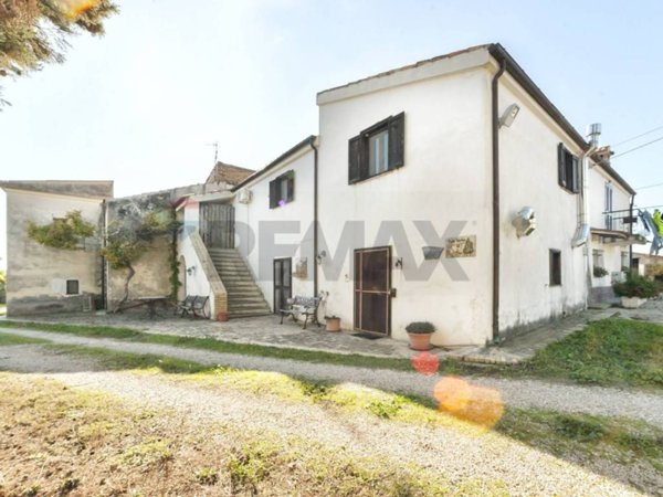 negozio in vendita a Città Sant'Angelo