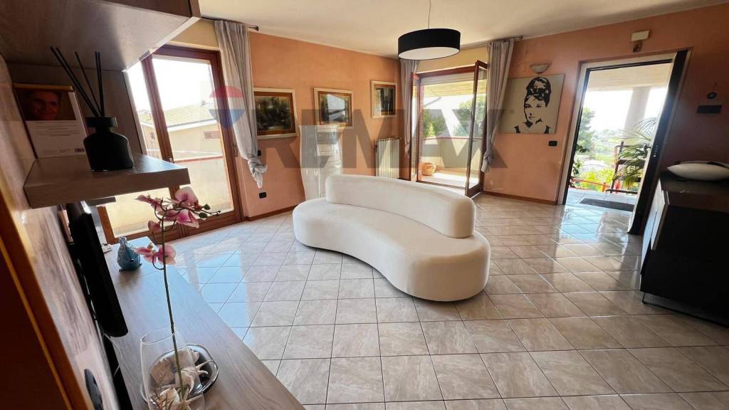 appartamento in vendita a Città Sant'Angelo in zona Crocifisso