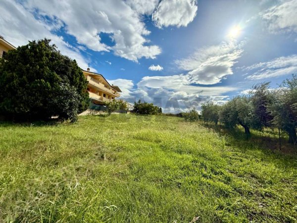 terreno edificabile in vendita a Città Sant'Angelo in zona San Martino