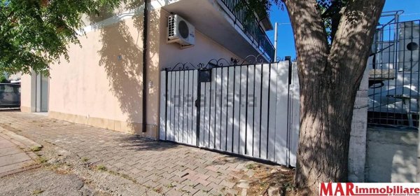 casa indipendente in vendita a Città Sant'Angelo in zona San Martino