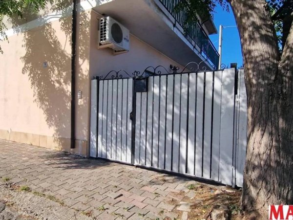 casa indipendente in vendita a Città Sant'Angelo in zona San Martino