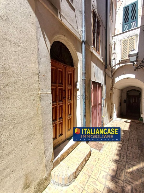 casa indipendente in vendita a Città Sant'Angelo in zona Annunziata