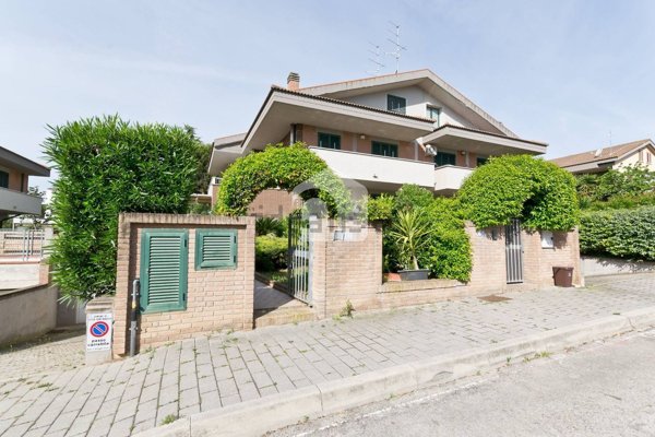 appartamento in vendita a Città Sant'Angelo in zona San Martino