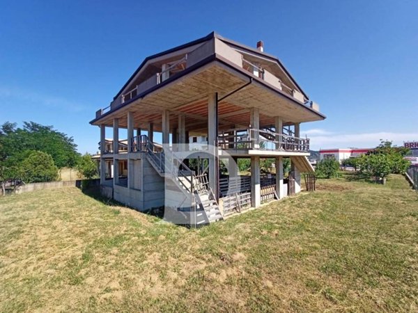 casa indipendente in vendita a Città Sant'Angelo in zona San Martino