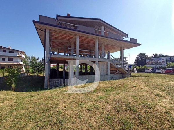 casa indipendente in vendita a Città Sant'Angelo
