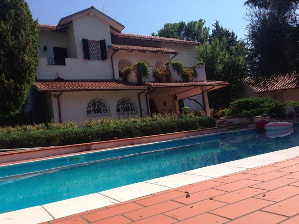 casa indipendente in vendita a Città Sant'Angelo in zona Madonna della Pace
