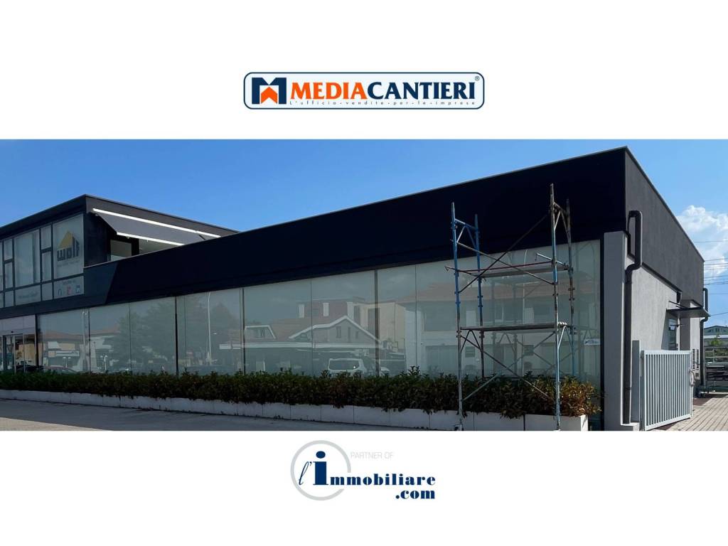 locale commerciale in vendita a Città Sant'Angelo