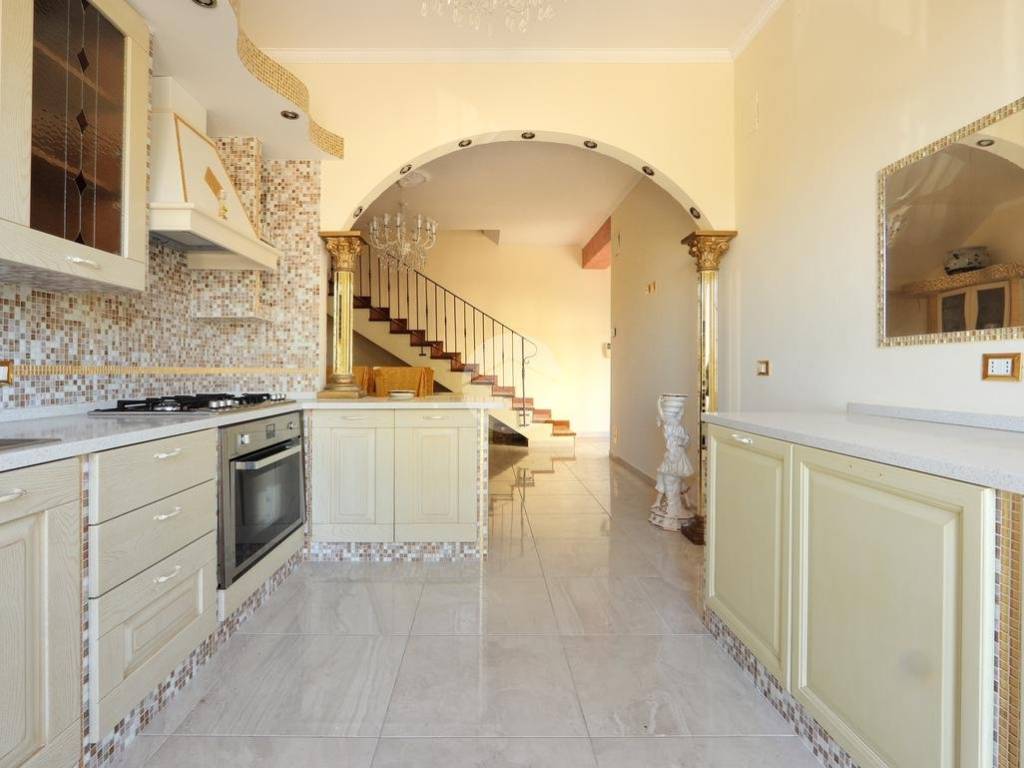 appartamento in vendita a Città Sant'Angelo in zona Annunziata