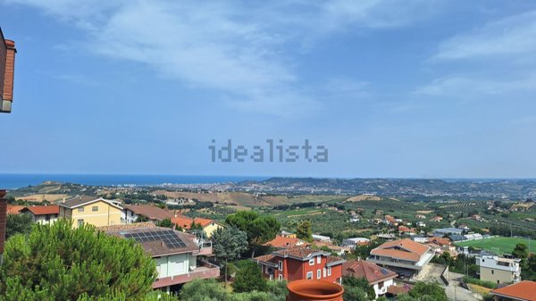 appartamento in vendita a Città Sant'Angelo in zona Crocifisso