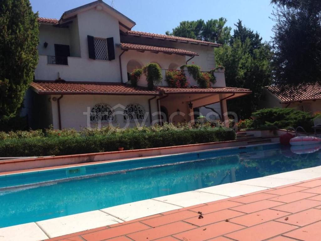 casa indipendente in vendita a Città Sant'Angelo in zona Madonna della Pace