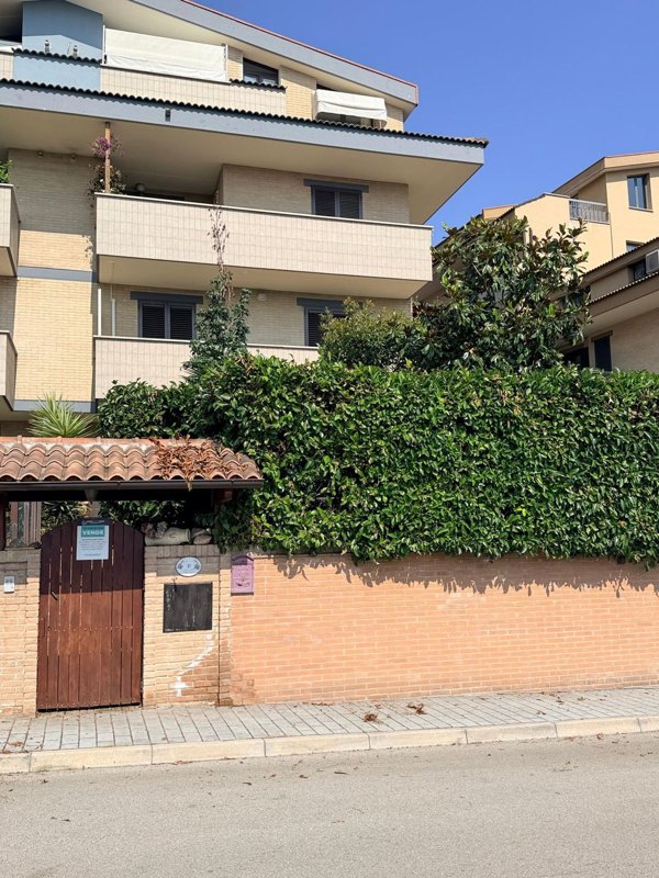casa indipendente in vendita a Città Sant'Angelo