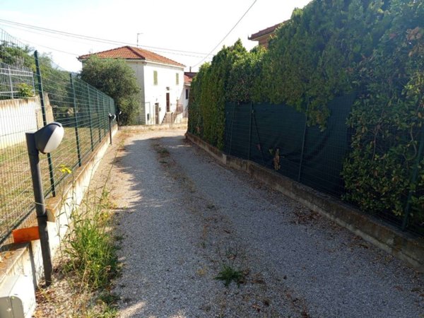 casa indipendente in vendita a Città Sant'Angelo in zona Crocifisso