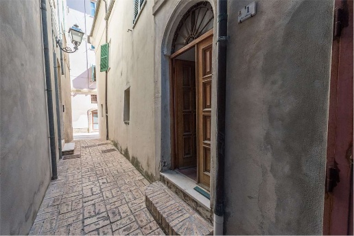 casa indipendente in vendita a Città Sant'Angelo in zona Annunziata