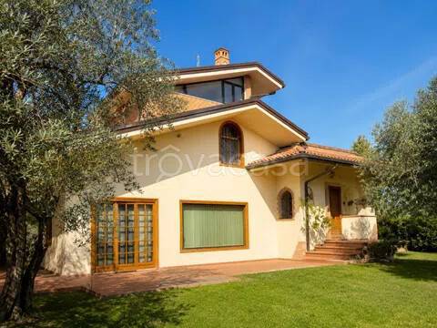 casa indipendente in vendita a Città Sant'Angelo