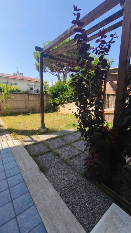 appartamento in vendita a Città Sant'Angelo in zona San Martino