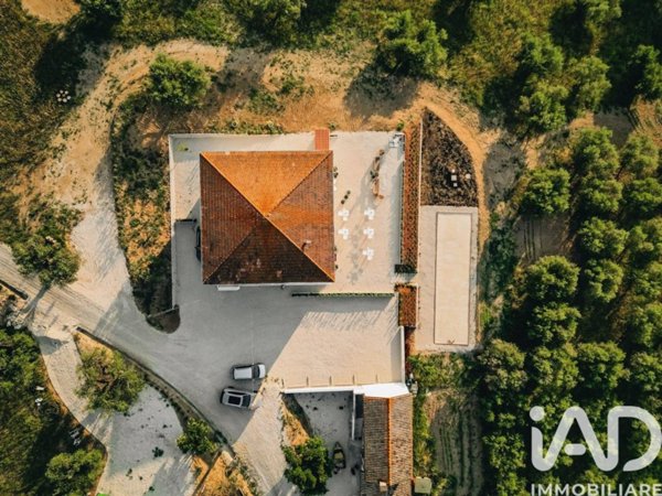casa indipendente in vendita a Città Sant'Angelo in zona Annunziata