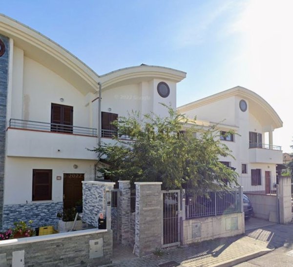 casa indipendente in vendita a Città Sant'Angelo in zona San Martino