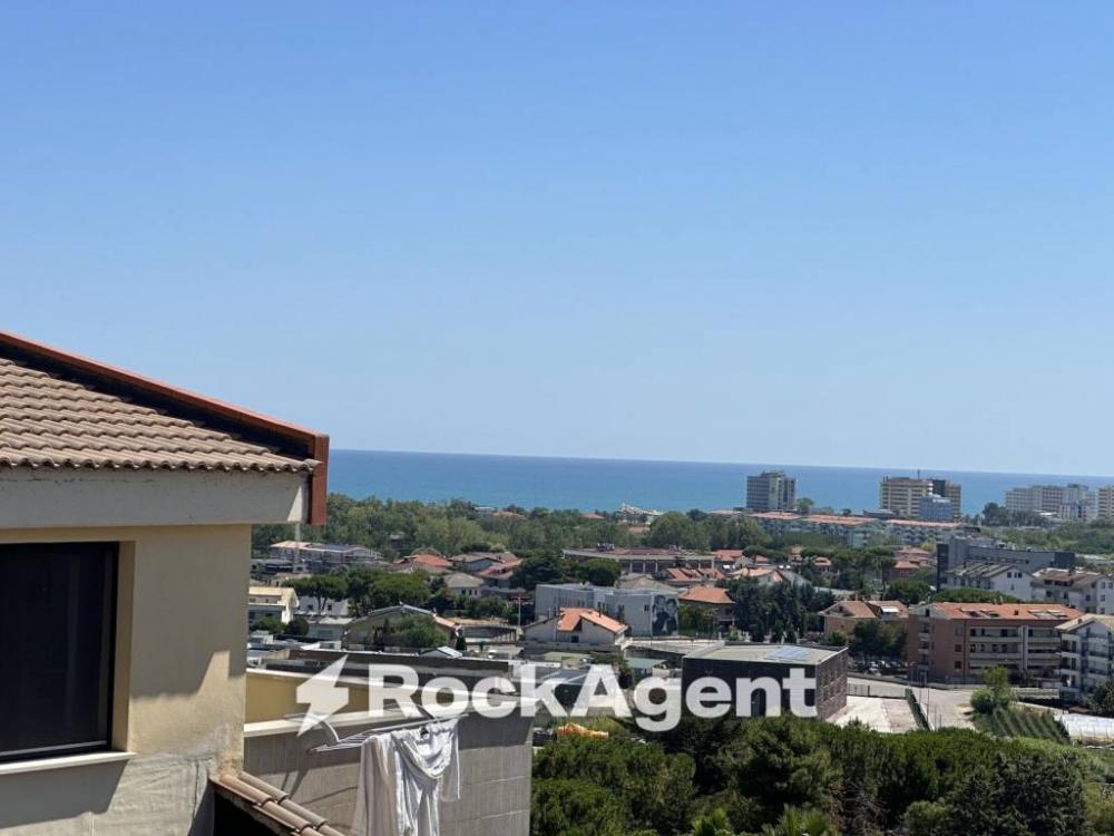 appartamento in vendita a Città Sant'Angelo in zona San Martino