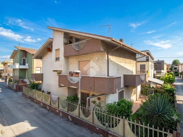 appartamento in vendita a Città Sant'Angelo in zona San Martino