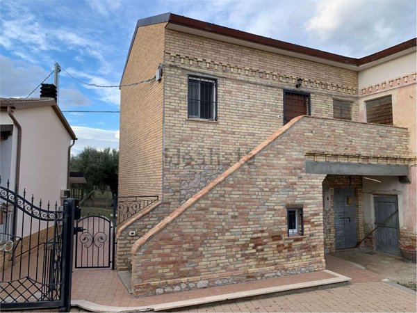 casale in vendita a Città Sant'Angelo in zona Fagnano