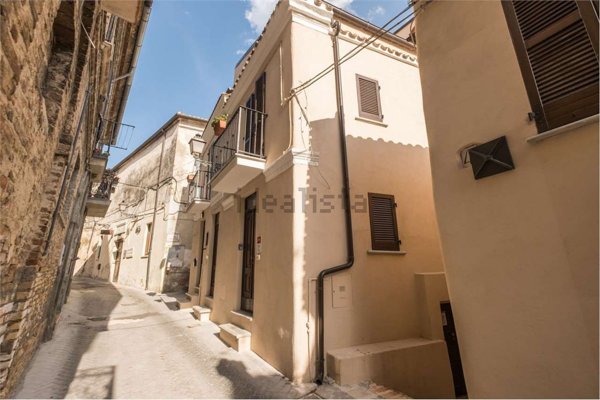 appartamento in vendita a Città Sant'Angelo in zona Annunziata