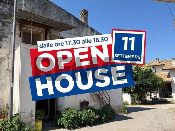 casa indipendente in vendita a Città Sant'Angelo in zona Cipressi